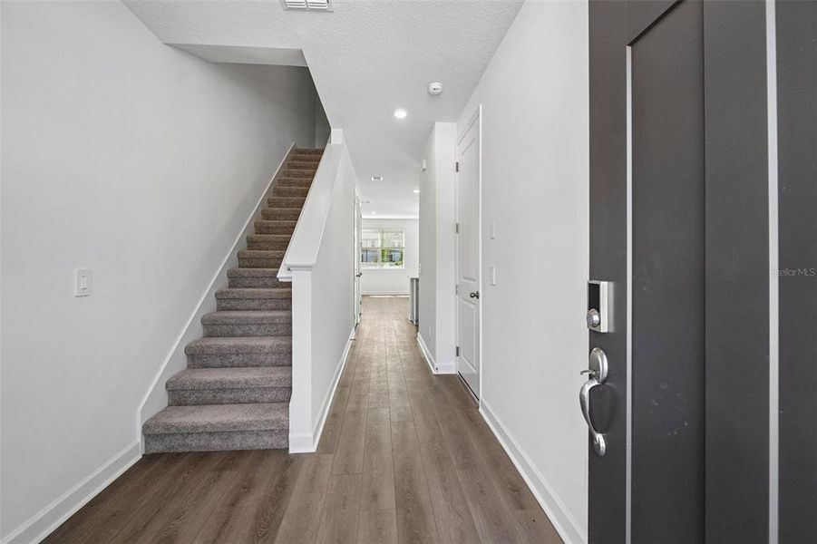 Spacious, unfurnished interior of a new home in , Tampa (Image 12).