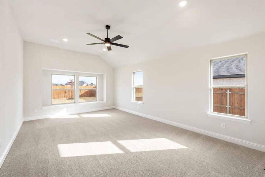 Spacious, unfurnished interior of a new home in The Retreat at North Grove 60, Waxahachie (Image 16).
