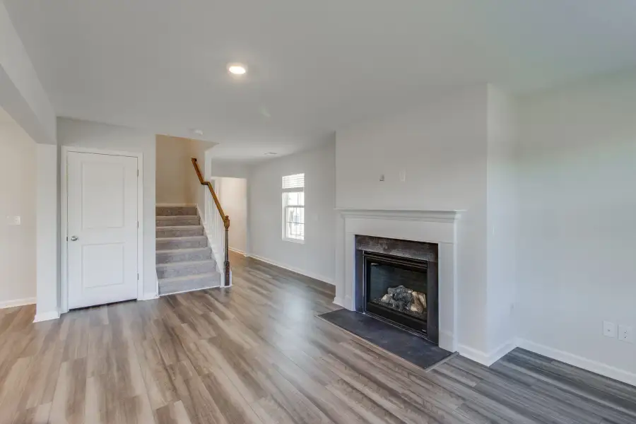 Spacious, unfurnished interior of a new home in Laurinton Farms, Hopkins (Image 18).