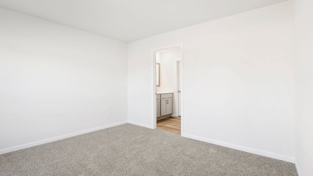 Spacious, unfurnished interior of a new home in Cascade Point, Seneca (Image 27).