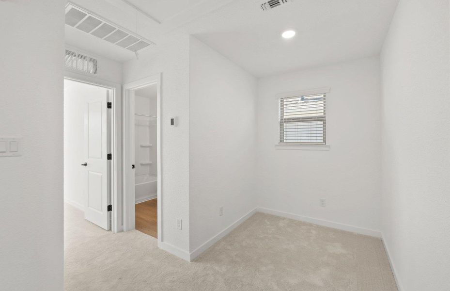 Spacious, unfurnished interior of a new home in Santa Rita Ranch, Liberty Hill (Image 20).