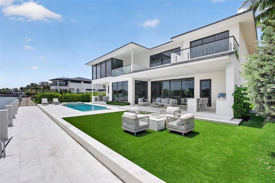 Exterior details and patio area of a home in , Fort Lauderdale (Image 25).
