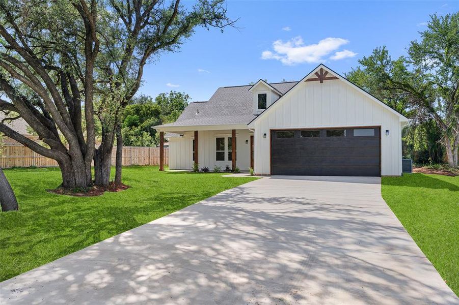 Front exterior of a new home in , Granbury, TX, highlighting curb appeal (Image 18). Front exterior of a new home in , Granbury, TX, highlighting curb appeal (Image 18).