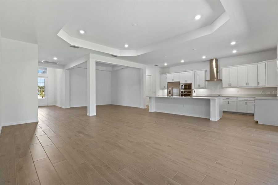 Spacious, unfurnished interior of a new home in Sandy Key, Fort Myers (Image 25).