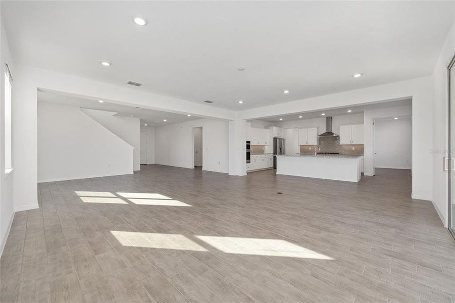 Spacious, unfurnished interior of a new home in Calesa Township, Ocala (Image 41).