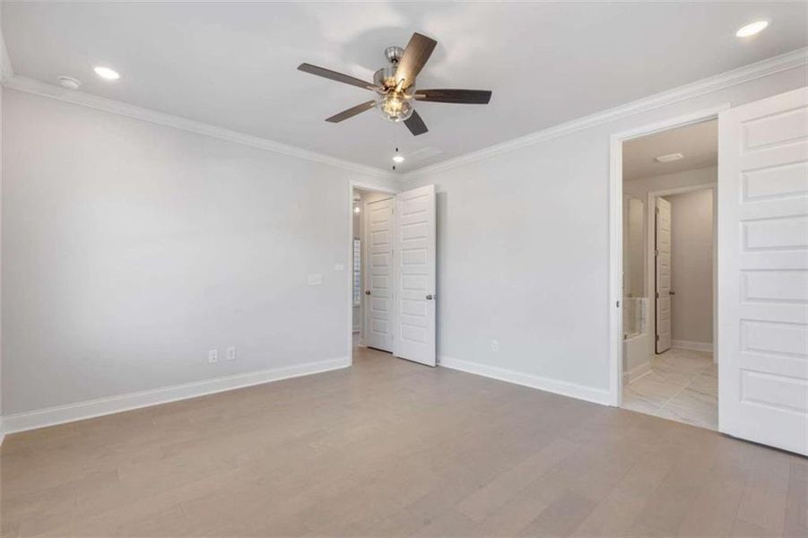 Spacious, unfurnished interior of a new home in , Athens (Image 15).