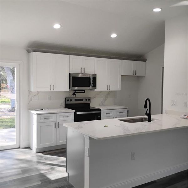 Furnished interior view inside a new home in , Ocklawaha (Image 4).