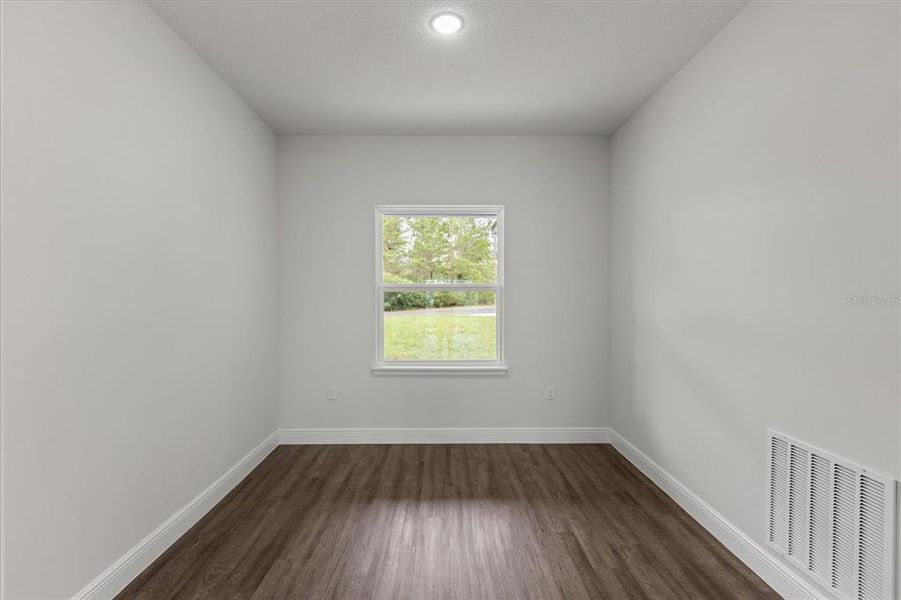 Spacious, unfurnished interior of a new home in , Ocala (Image 15).