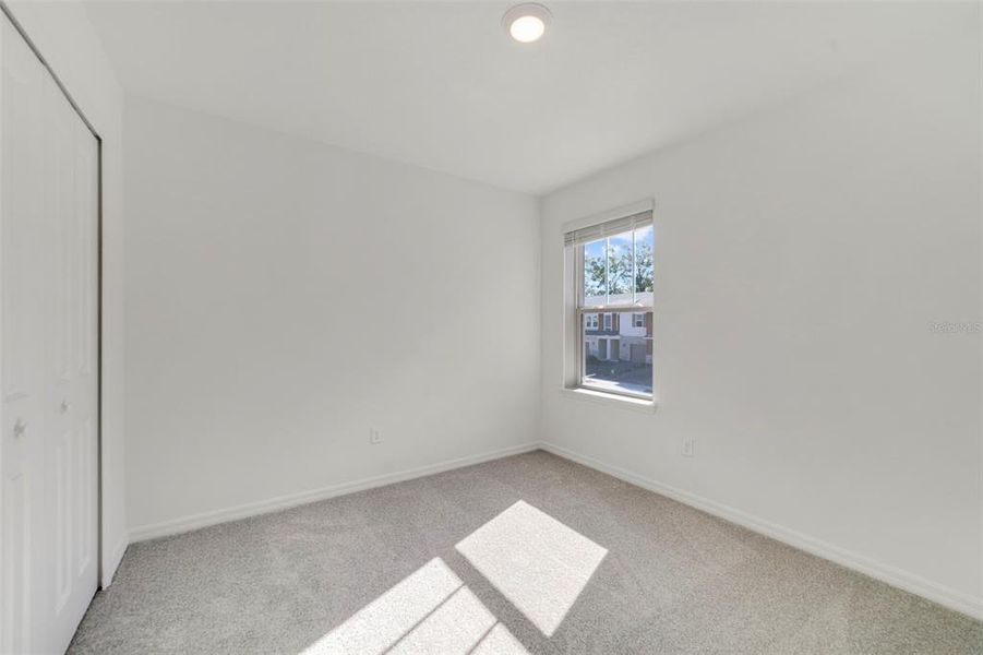 Spacious, unfurnished interior of a new home in Towns at Greenleaf, Oviedo (Image 17).