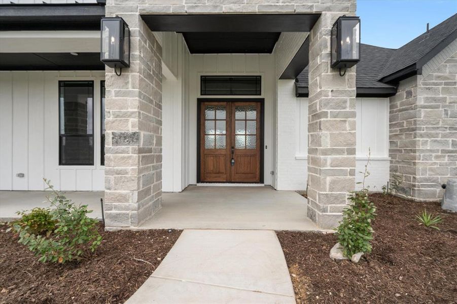 Exterior details and patio area of a home in , Waxahachie (Image 4).