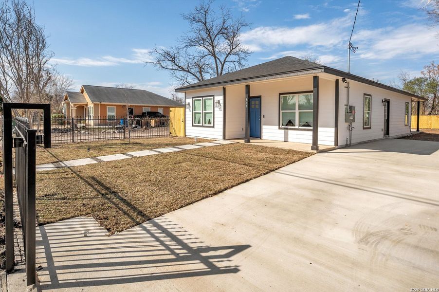 Exterior details and patio area of a home in , San Antonio (Image 18).