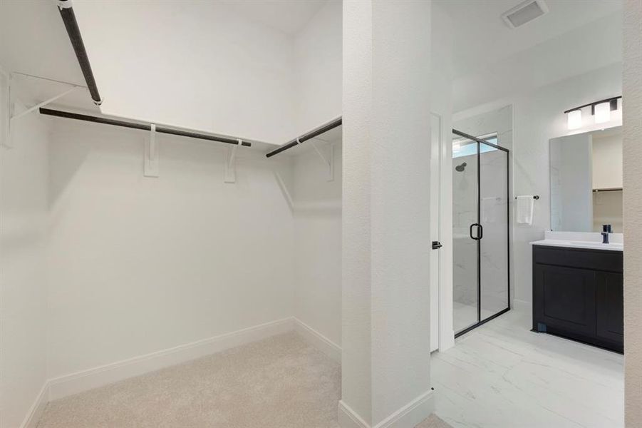 Walk in closet featuring a sink Walk in closet featuring a sink