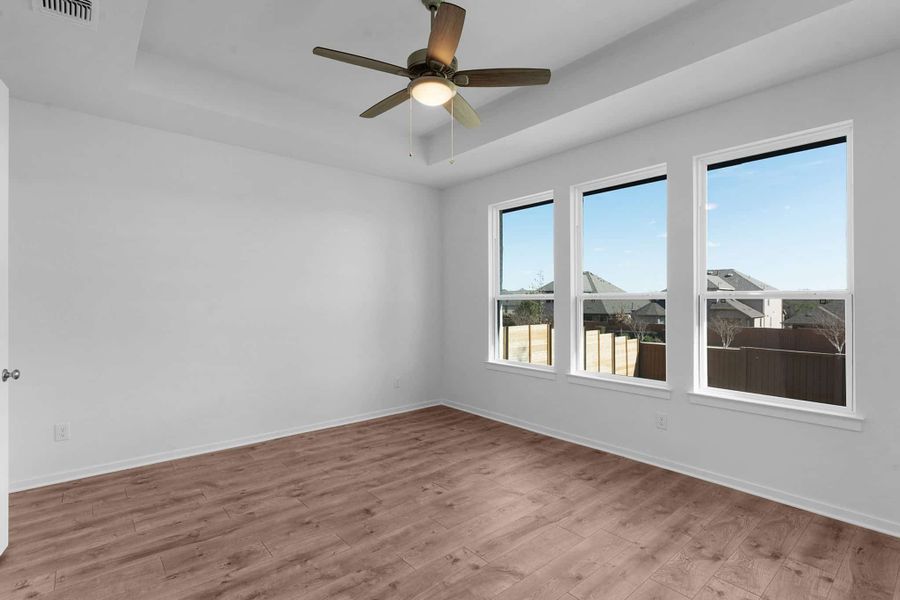 Spacious, unfurnished interior of a new home in Highland Village, Georgetown (Image 14).