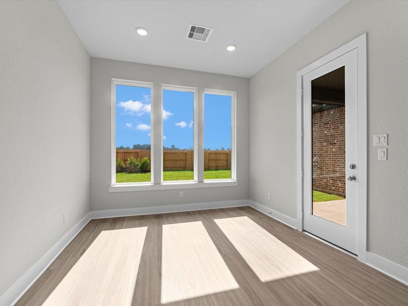 Spacious, unfurnished interior of a new home in Oakhill Reserve, Tomball (Image 22).