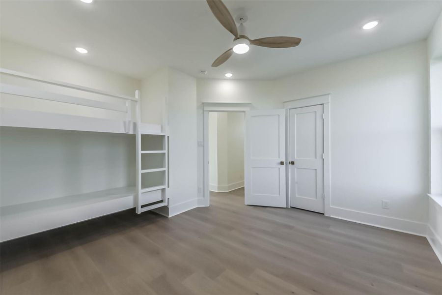 Spacious, unfurnished interior of a new home in , Galveston (Image 24).