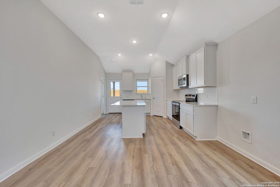 Spacious, unfurnished interior of a new home in Park Place, New Braunfels (Image 36). Spacious, unfurnished interior of a new home in Park Place, New Braunfels (Image 36).