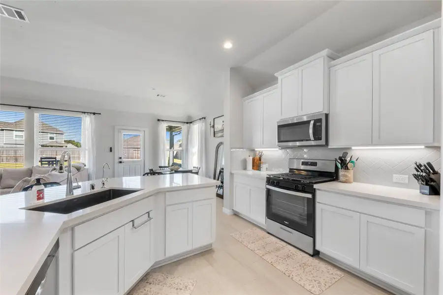 Furnished interior view inside a new home in , Mont Belvieu (Image 11). Furnished interior view inside a new home in , Mont Belvieu (Image 11).