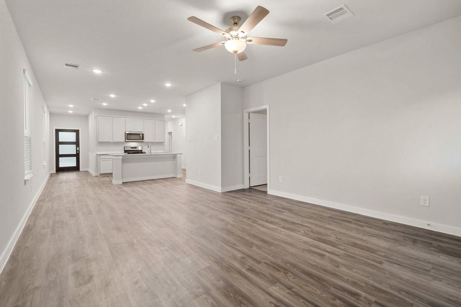 Spacious, unfurnished interior of a new home in Creekland Village at Bridgeland, Cypress (Image 17). Spacious, unfurnished interior of a new home in Creekland Village at Bridgeland, Cypress (Image 17).