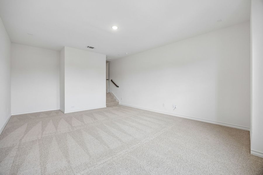 Spacious, unfurnished interior of a new home in Country Lakes, Denton (Image 21).