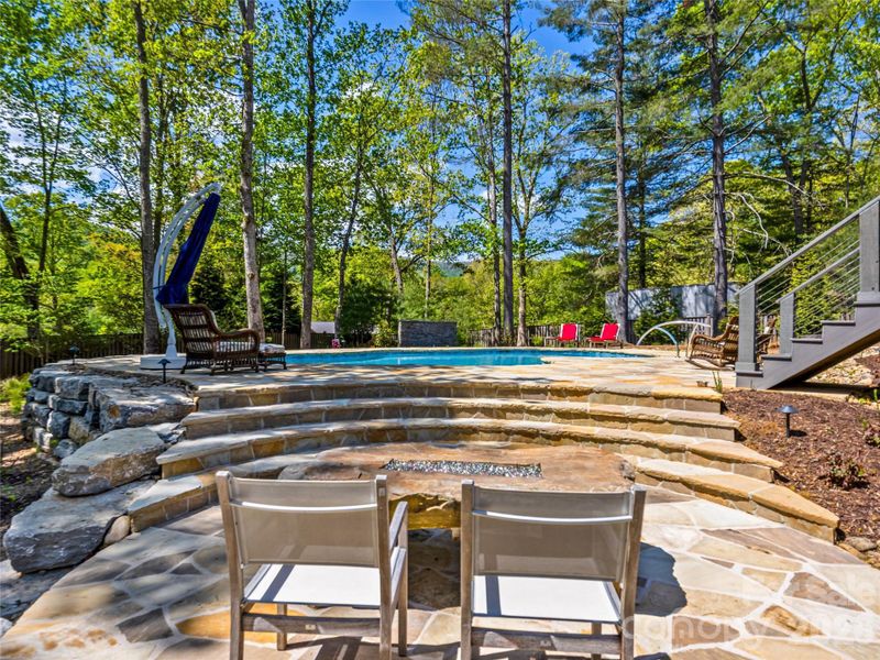 Community amenities in , Arden (Image 37).