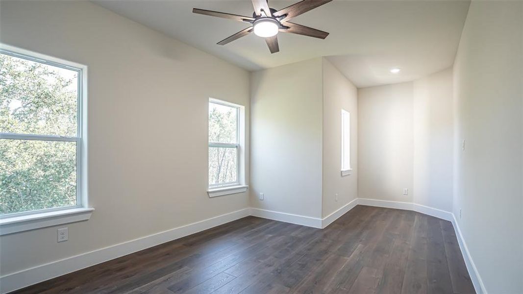 Spacious, unfurnished interior of a new home in , Granbury (Image 28).