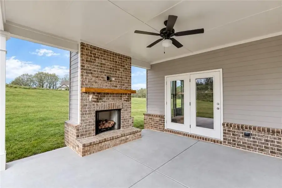 Exterior details and patio area of a home in , Gainesville (Image 3).