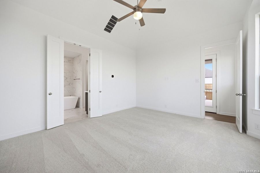 Spacious, unfurnished interior of a new home in Mayfair, New Braunfels (Image 16).