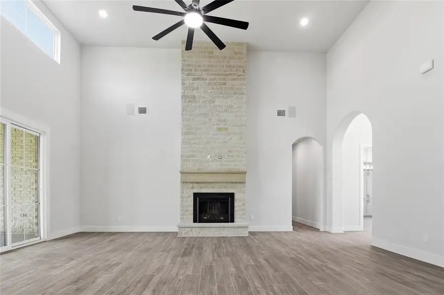 Spacious, unfurnished interior of a new home in , Mansfield (Image 28).