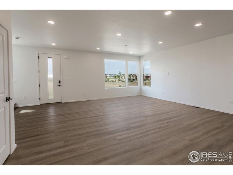 Spacious, unfurnished interior of a new home in Trailside Alley Load - Single Family Homes, Timnath (Image 20).