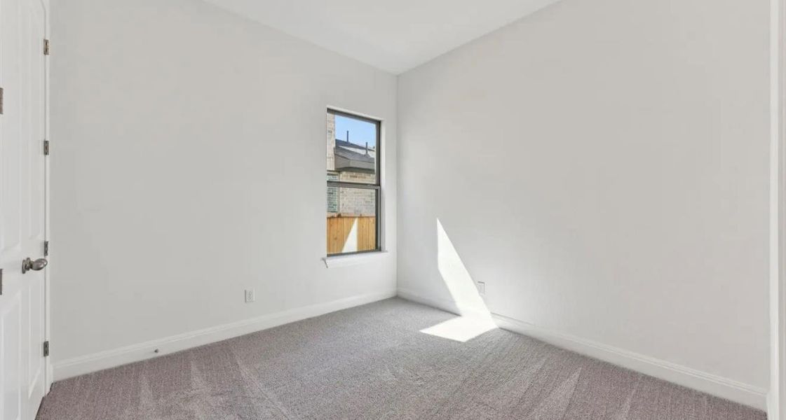 Spacious, unfurnished interior of a new home in 6 Creeks, Kyle (Image 13).