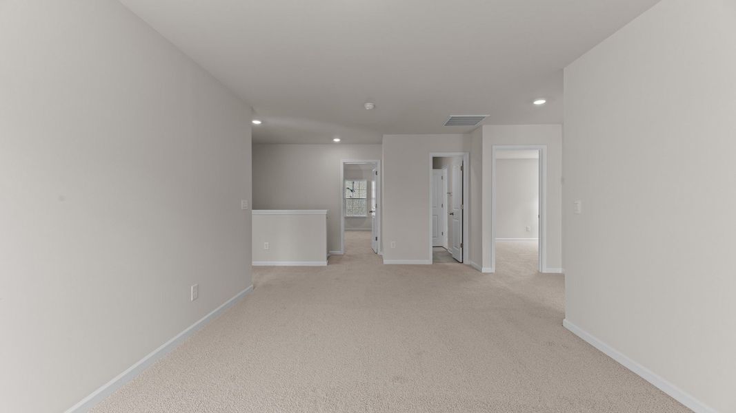 Spacious, unfurnished interior of a new home in East Ridge, Ayden (Image 20).