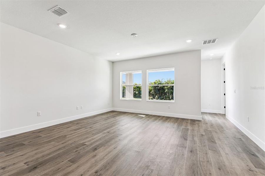 Spacious, unfurnished interior of a new home in Waterset Tradition Series, Apollo Beach (Image 26).