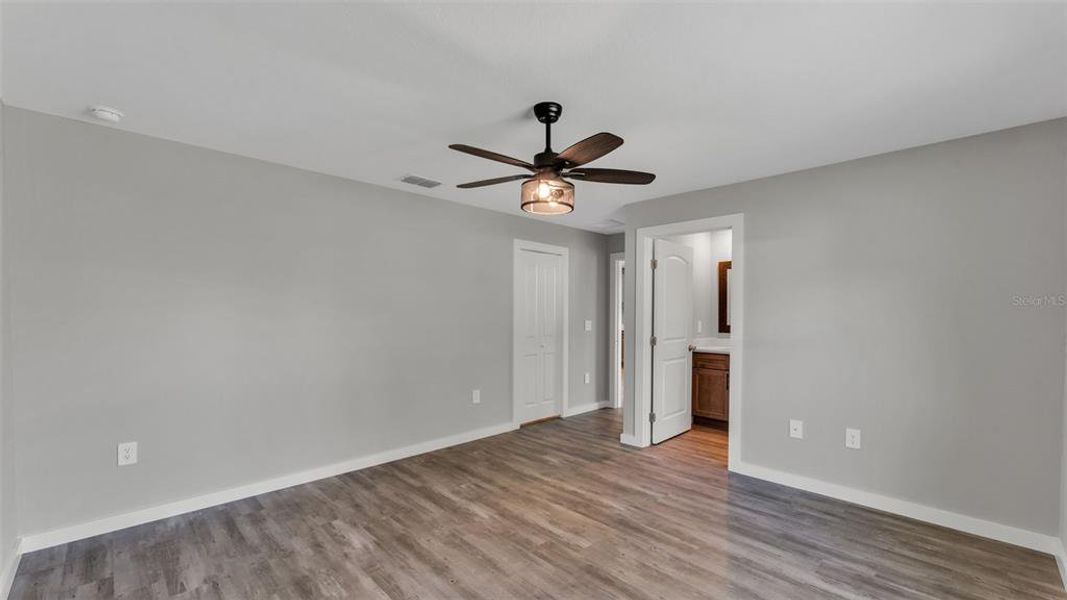 Spacious, unfurnished interior of a new home in , Lakeland (Image 19).