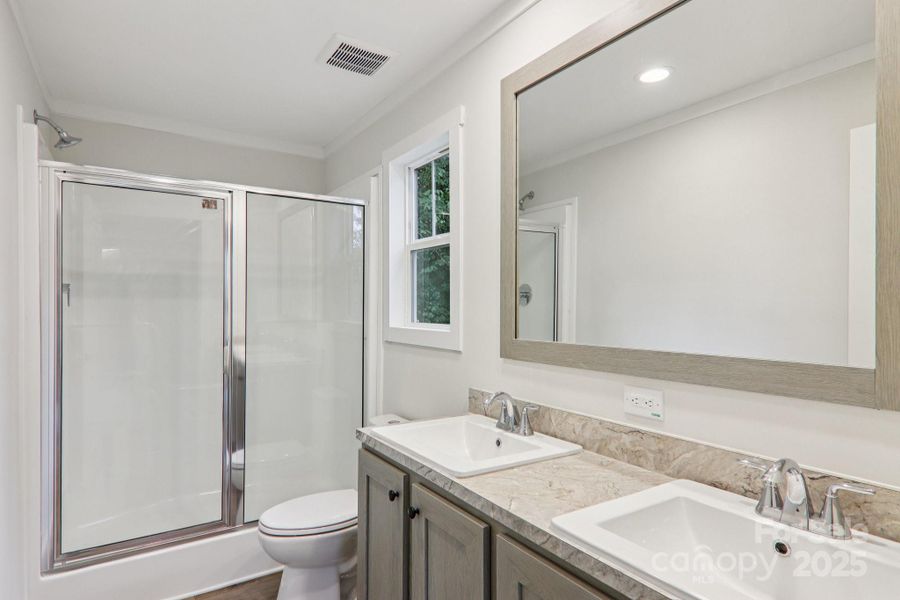 Owner's suit full Bathroom Owner's suit full Bathroom