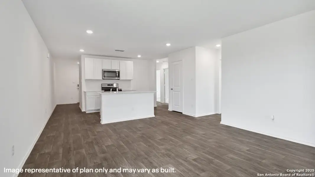 Spacious, unfurnished interior of a new home in Applewood, San Antonio (Image 15).