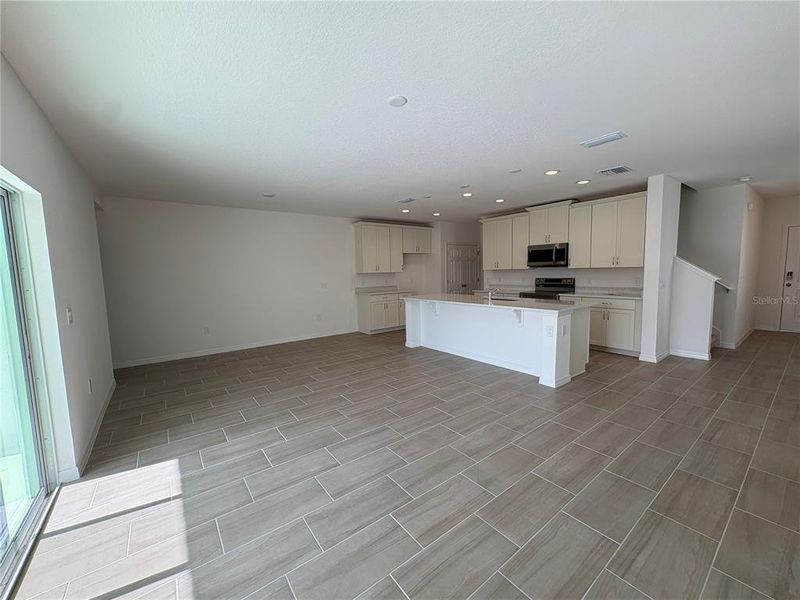 Spacious, unfurnished interior of a new home in Sky Lakes Towns, St. Cloud (Image 11).