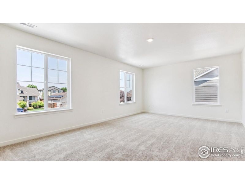 Spacious, unfurnished interior of a new home in Vantage, Berthoud (Image 15).