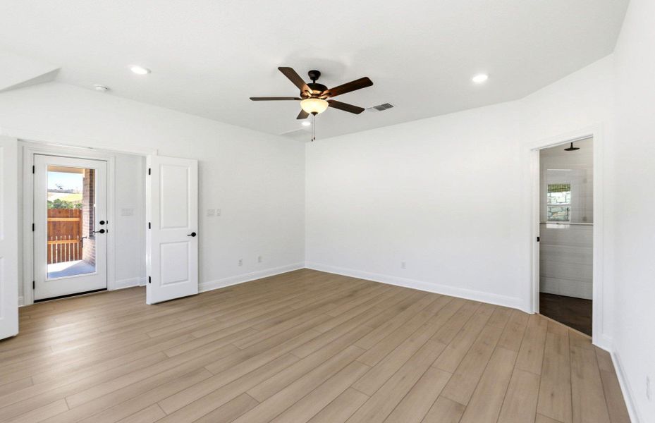 Spacious, unfurnished interior of a new home in West Cypress Hills, Spicewood (Image 21).