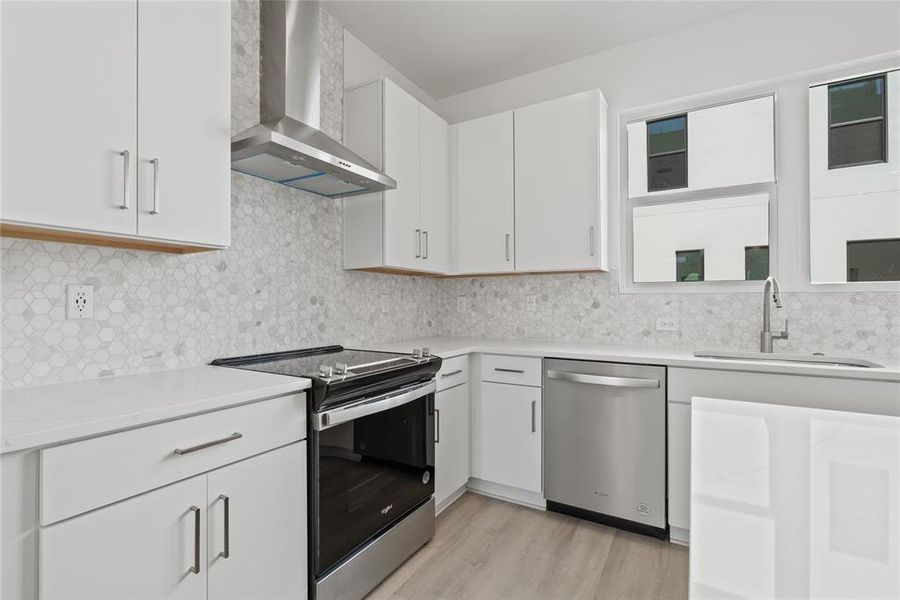 Furnished interior view inside a new home in Alante, St. Petersburg (Image 20).