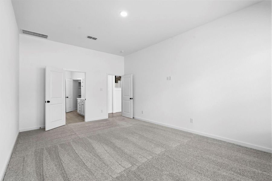 Spacious, unfurnished interior of a new home in Sienna 45', 50', Missouri City (Image 38).