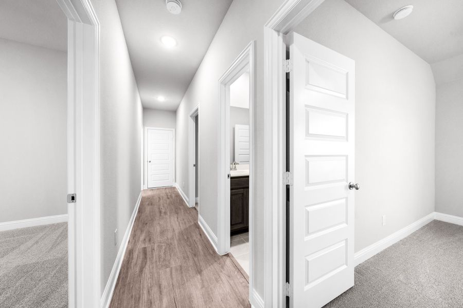 Spacious, unfurnished interior of a new home in Forest Ridge Estates, Greenville (Image 30).