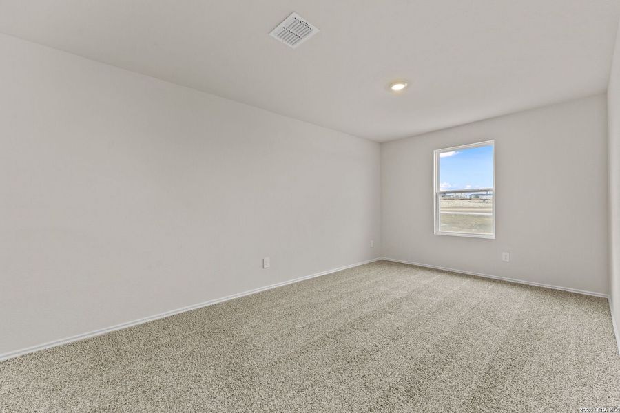 Spacious, unfurnished interior of a new home in Bollinger, Uhland (Image 9).