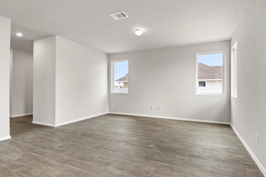 Spacious, unfurnished interior of a new home in Harvest Ridge, Elgin (Image 17).