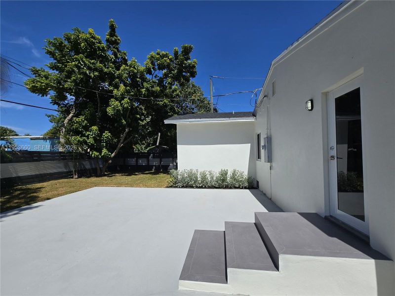 Exterior details and patio area of a home in , Miami (Image 26).