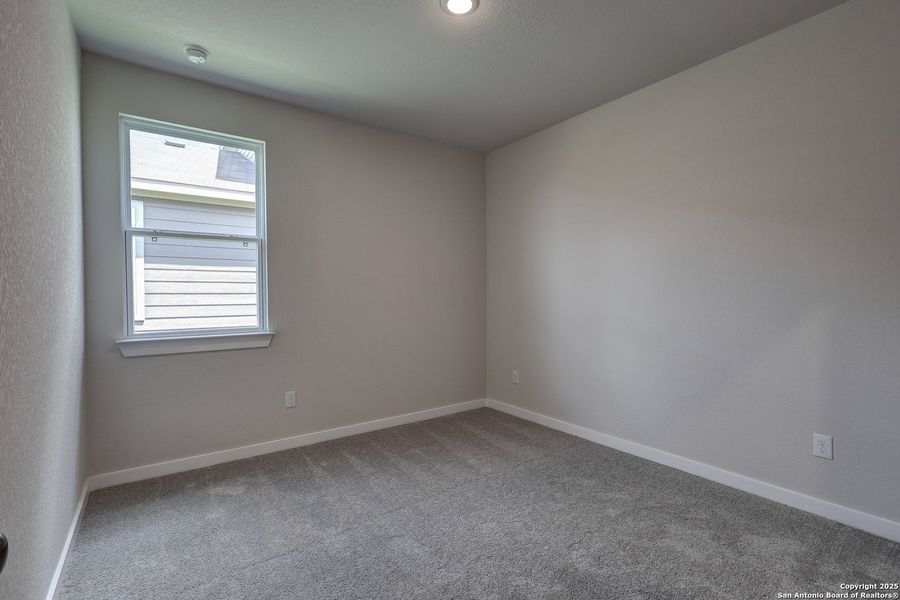 Spacious, unfurnished interior of a new home in Cinco Lakes, San Antonio (Image 22).