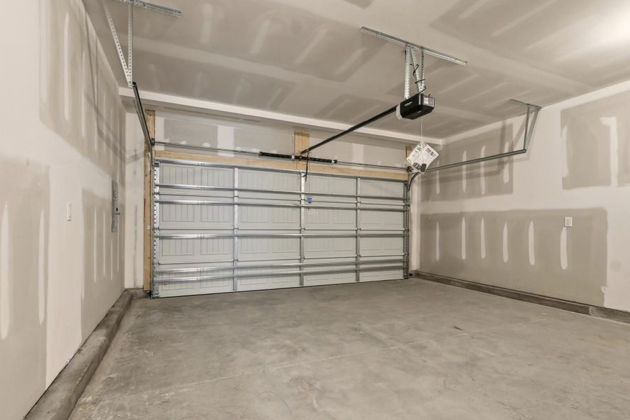 Spacious, unfurnished interior of a new home in Harbor Crossing, Greensboro (Image 35).