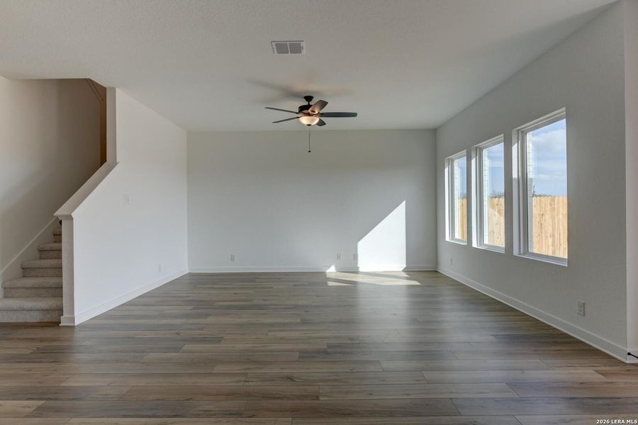 Spacious, unfurnished interior of a new home in Nopal Valley, San Antonio (Image 17).