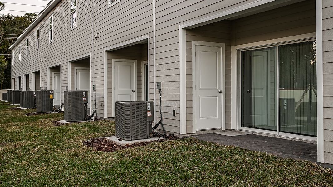 Exterior details and patio area of a home in Southloch, Mount Dora (Image 16).