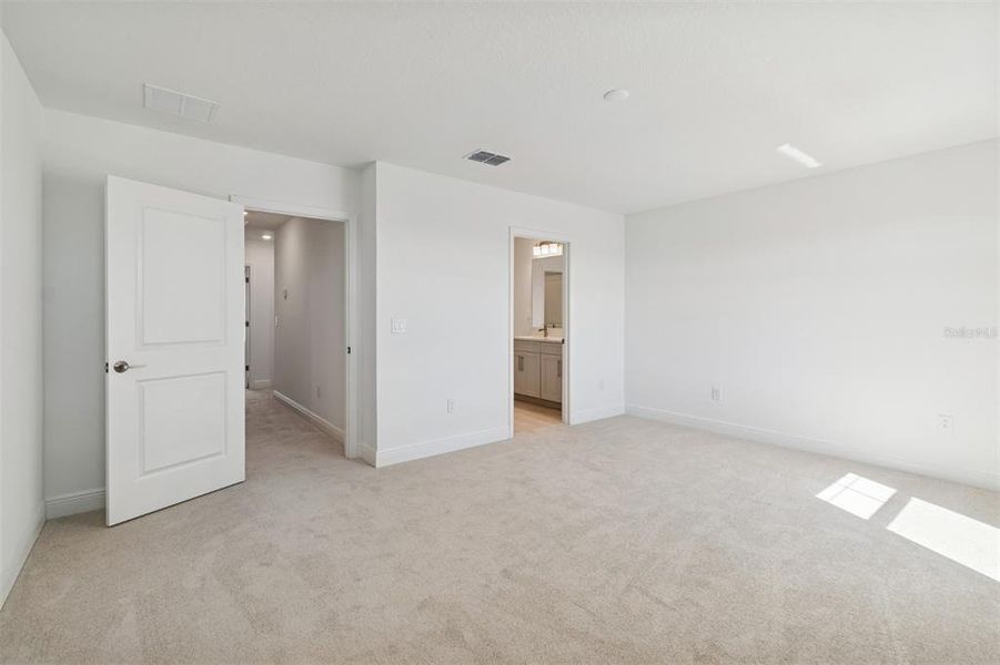 Spacious, unfurnished interior of a new home in SeaFlower, Bradenton (Image 21).