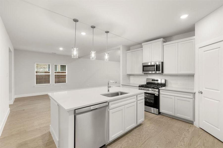 10. 1917 Sapphire - Kitchen (3)